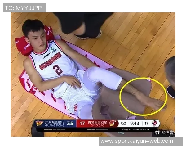 徐杰遭遇膝盖撞击半场表现不佳仅得1分1板1助离场受伤